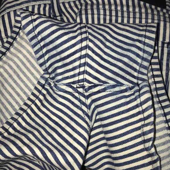 Theory striped shorts. Size 30 - Picture 4 of 4